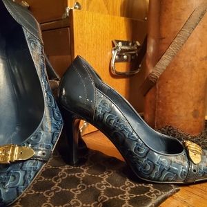 Gucci teal green embossed patent leather pumps